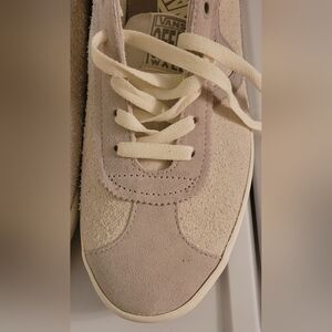 VANS.... Off White Suede w/Light Gray Trim M9.5/W11.0